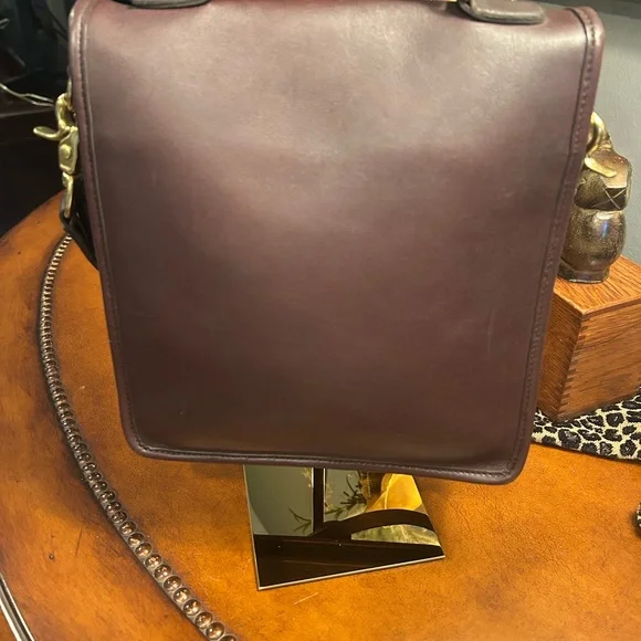 Coach Vintage Station Mahogany 1005-336
Made in US - Picture 5 of 12